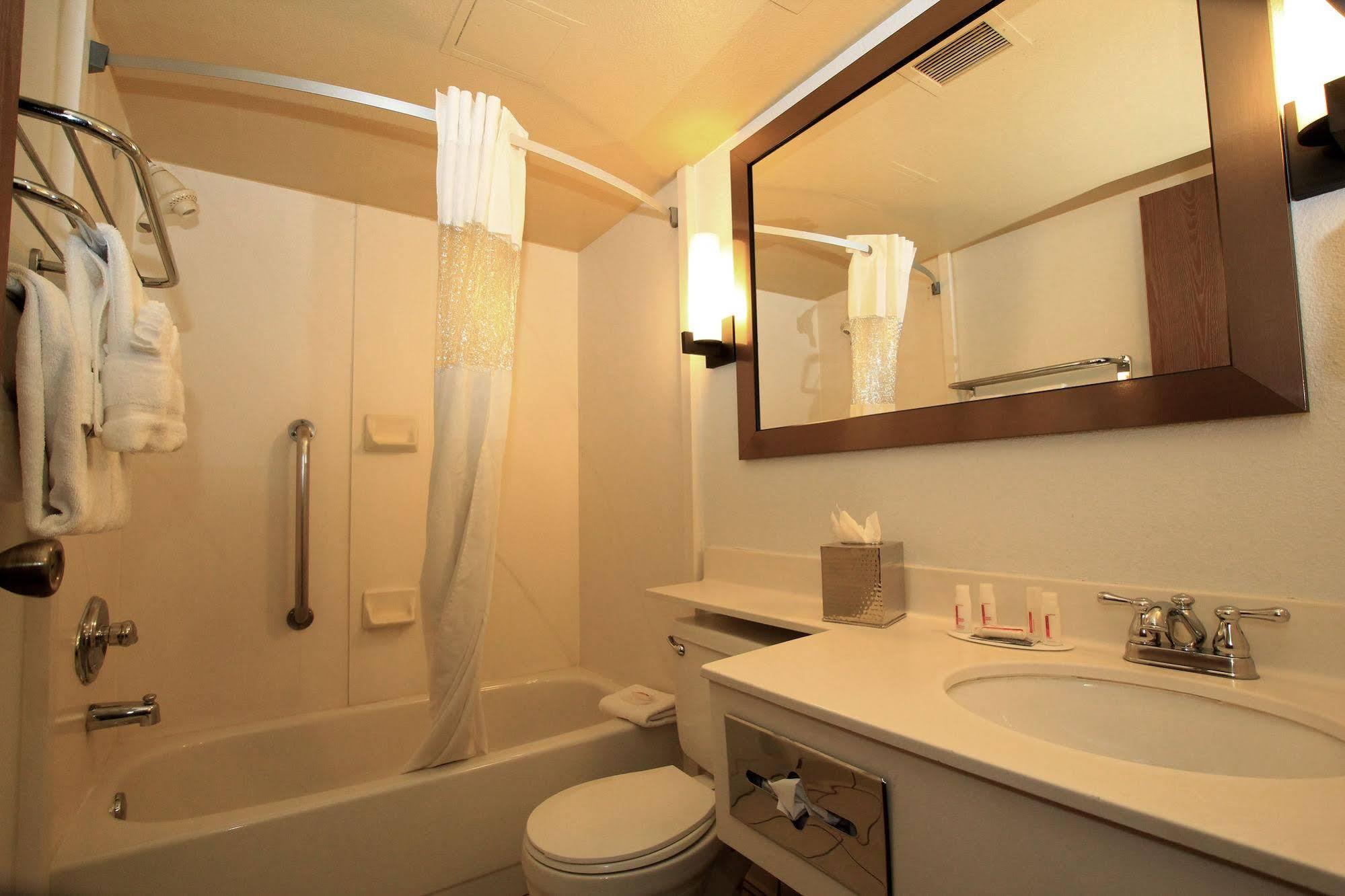 Delta Hotels By Marriott Denver Thornton ノースグレン エクステリア 写真
