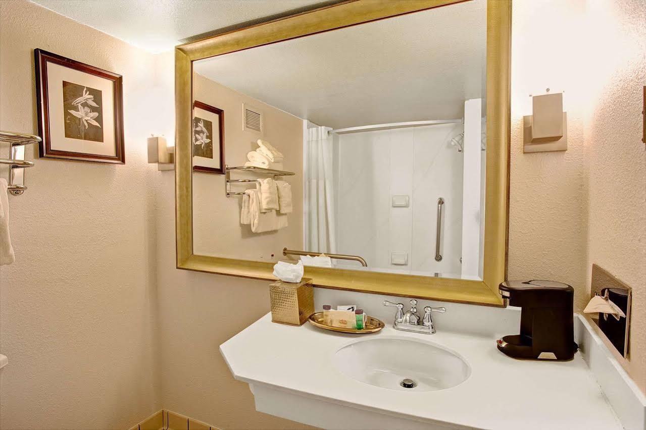 Delta Hotels By Marriott Denver Thornton ノースグレン エクステリア 写真
