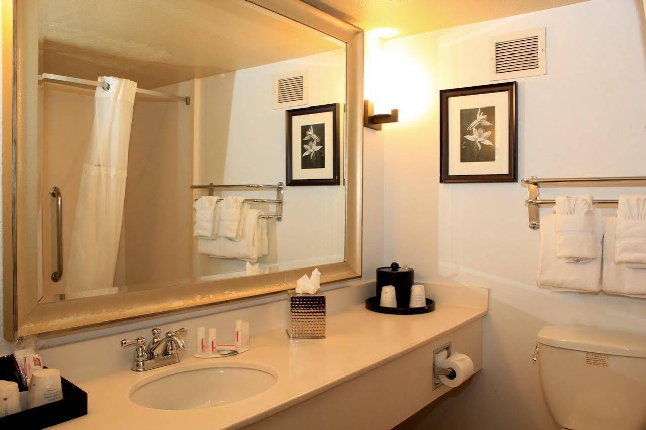 Delta Hotels By Marriott Denver Thornton ノースグレン エクステリア 写真