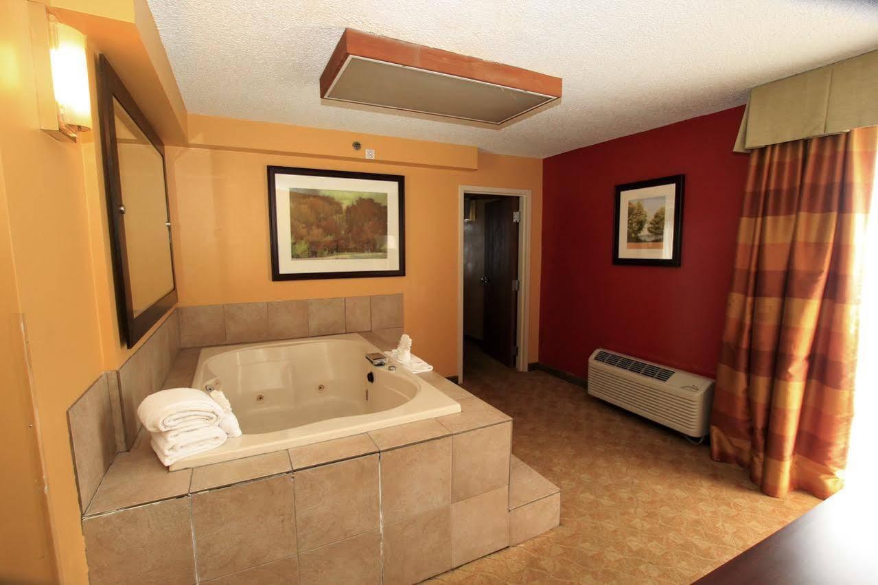 Delta Hotels By Marriott Denver Thornton ノースグレン エクステリア 写真