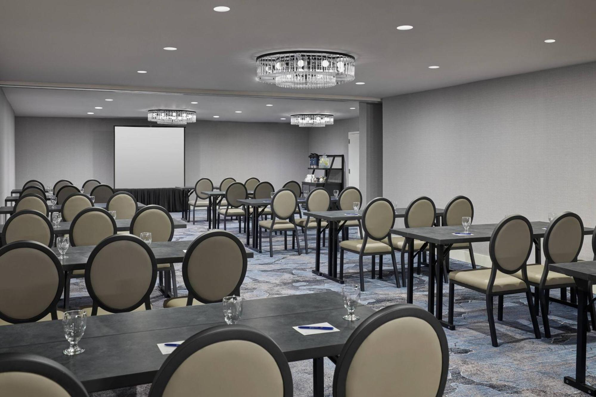 Delta Hotels By Marriott Denver Thornton ノースグレン エクステリア 写真