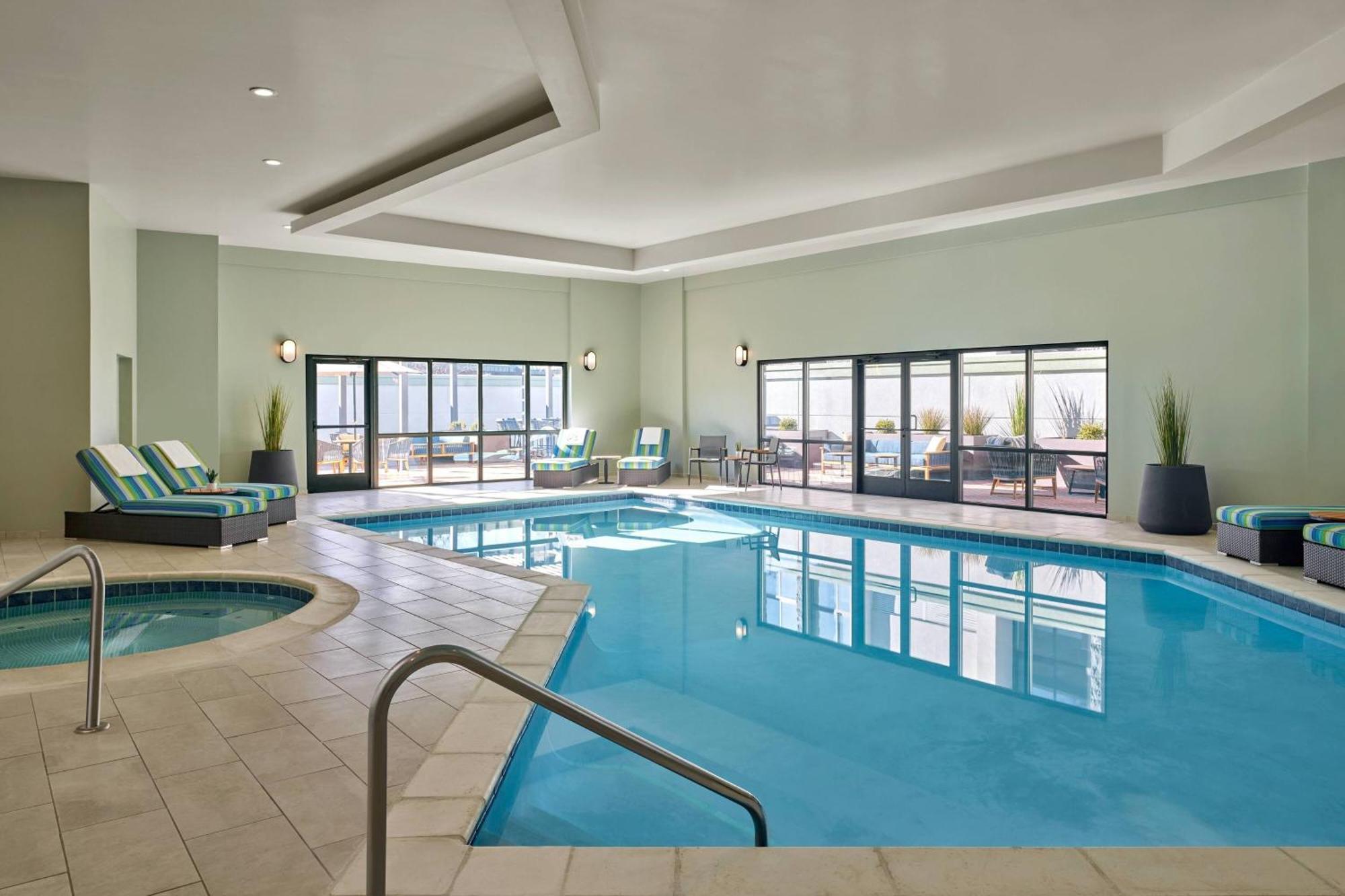Delta Hotels By Marriott Denver Thornton ノースグレン エクステリア 写真