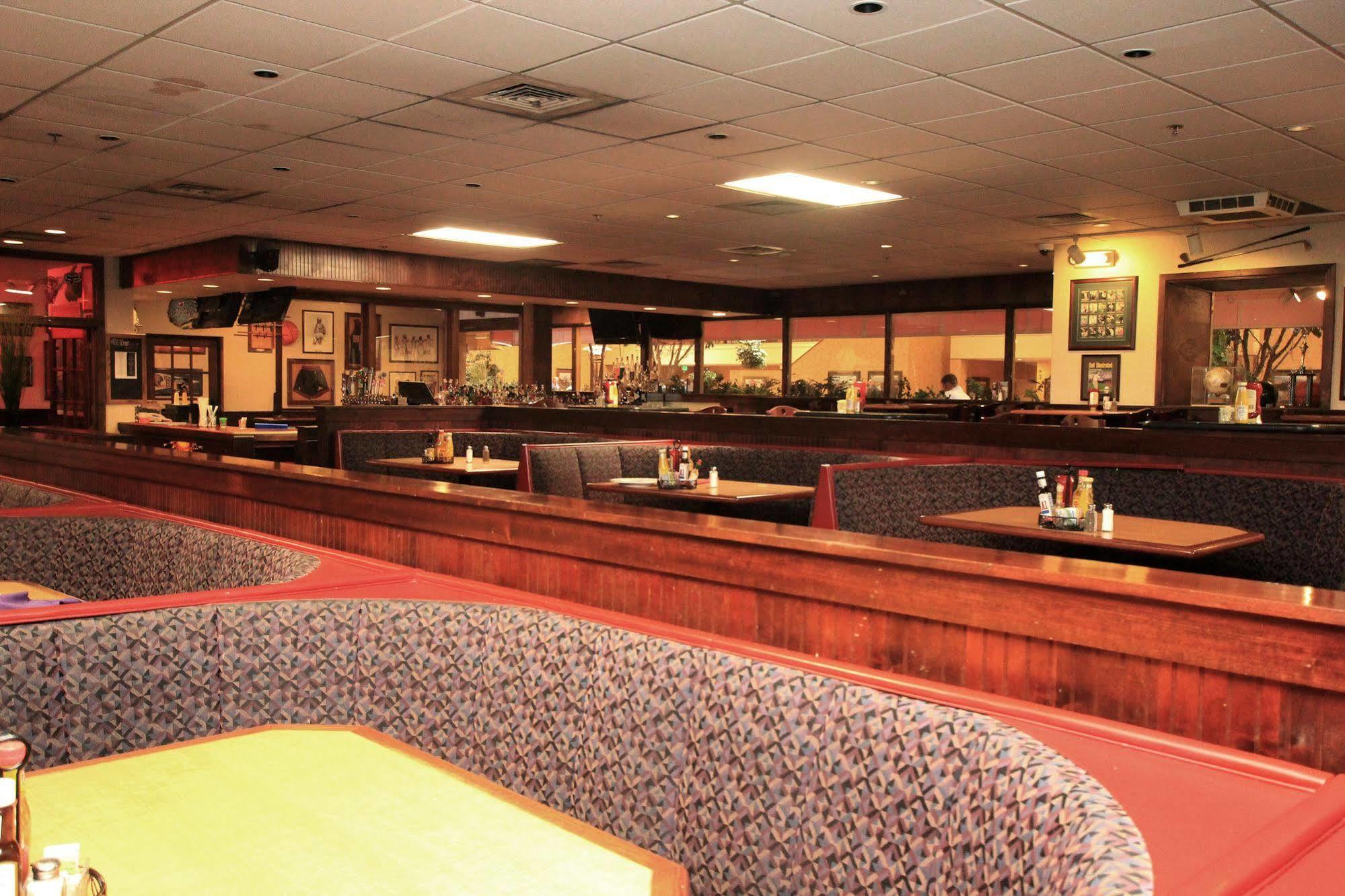 Delta Hotels By Marriott Denver Thornton ノースグレン エクステリア 写真